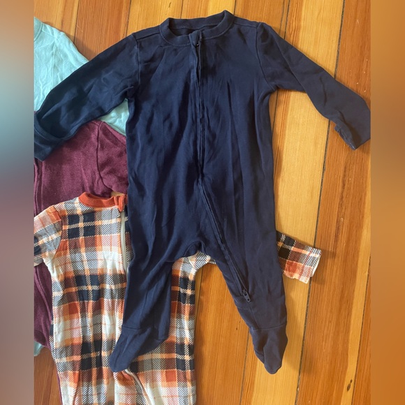 Old Navy Footie Bundle Size 3-6 months - Picture 5 of 7